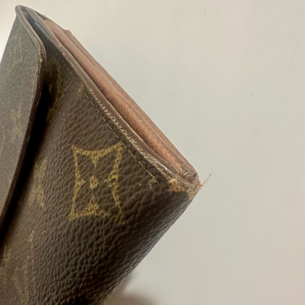 Louis Vuitton Monogram Sarah Wallet - Picture 11 of 16
